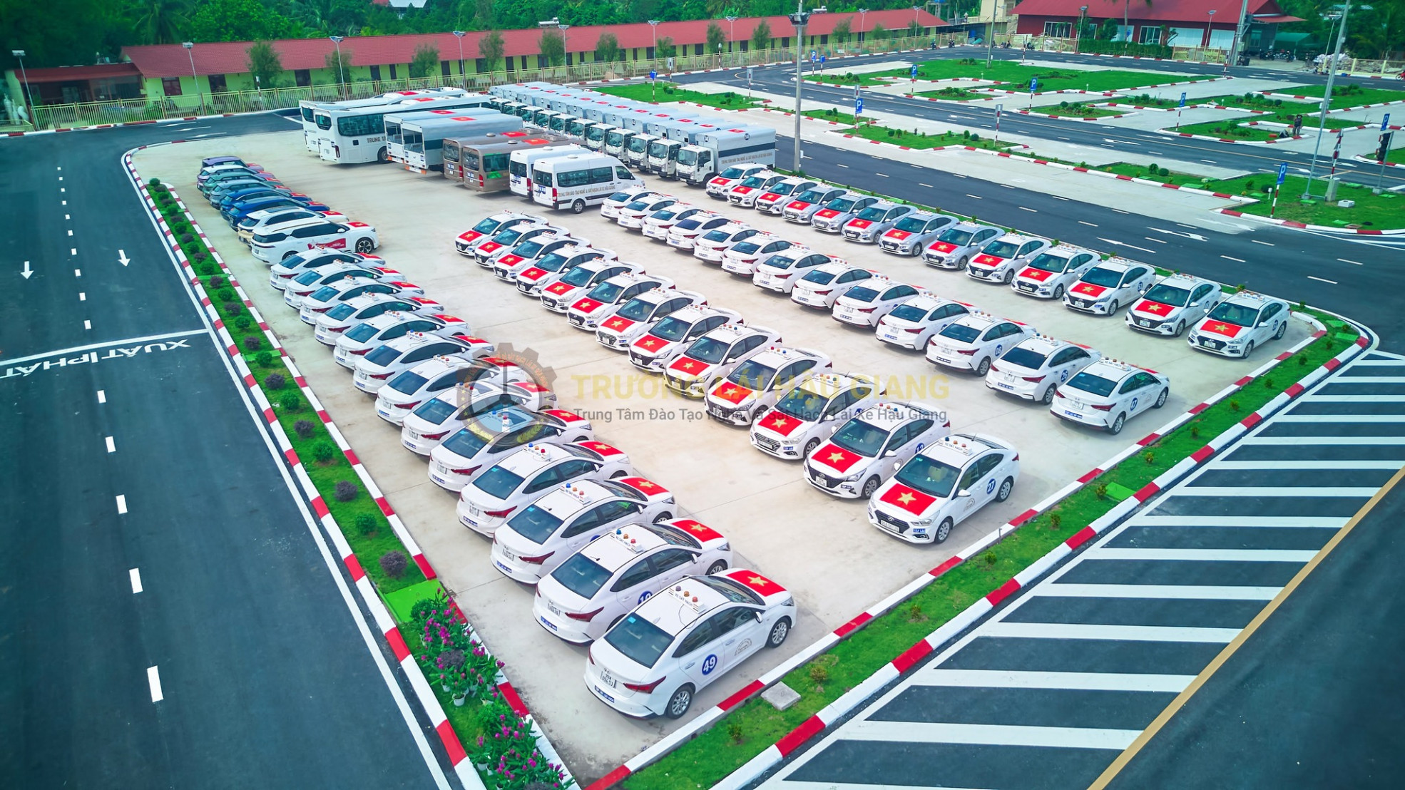 //www.truonglaihaugiang.vn/files/images/02.jpg?v=1.0