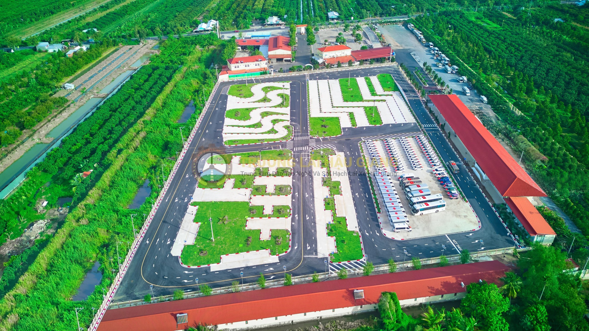 //www.truonglaihaugiang.vn/files/images/04.jpg?v=1.0