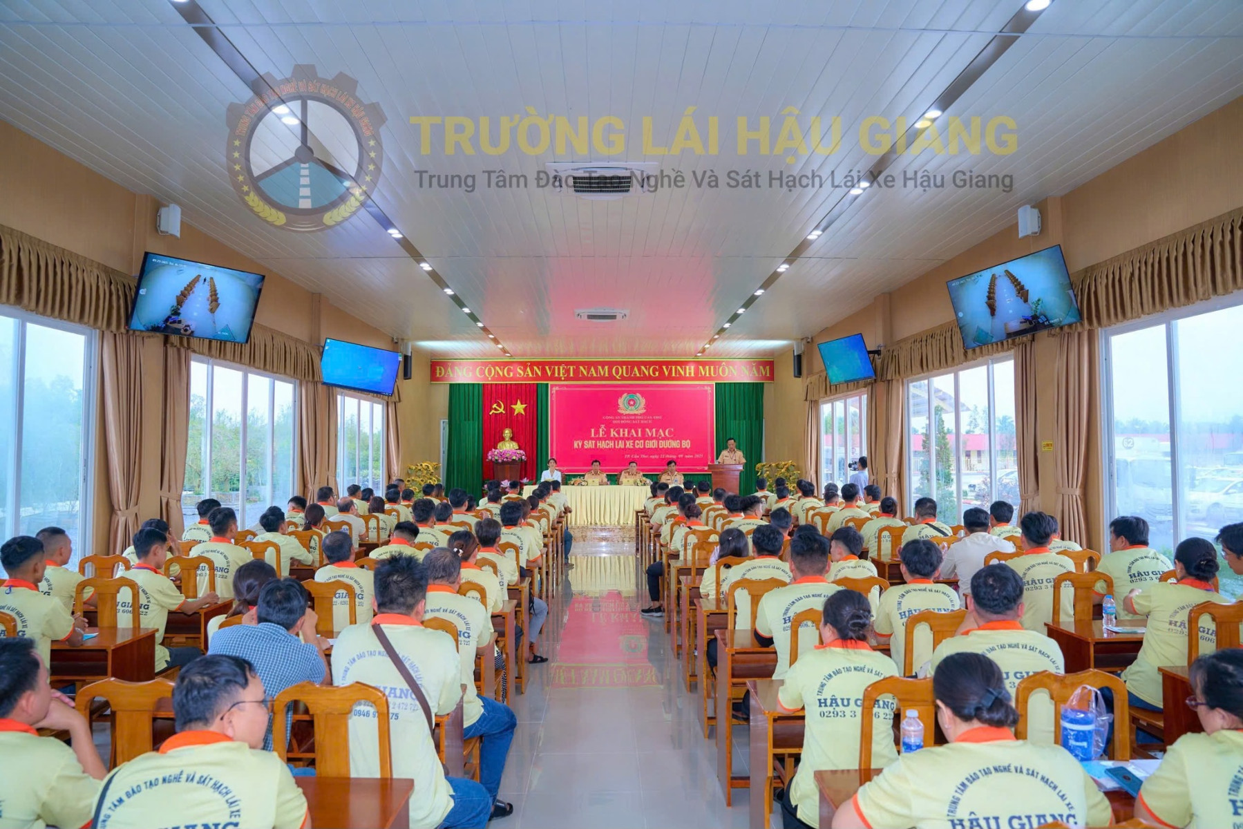 Vừa qua, ngày 23/09/2025, Công an Thành phố Cần Thơ đã tổ chức kỳ sát hạch lái xe cơ giới đường bộ tại Trung tâm Đào tạo nghề và Sát hạch lái xe Hậu Giang 