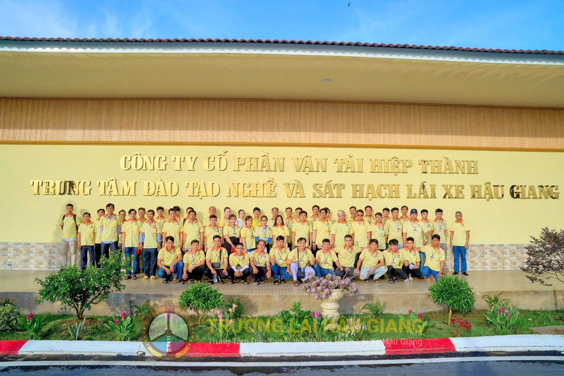 //www.truonglaihaugiang.vn/files/images/Cty%20Hiep%20Thanh%20-%20Truong%20lai%20Hau%20Giang.jpg?v=1.0