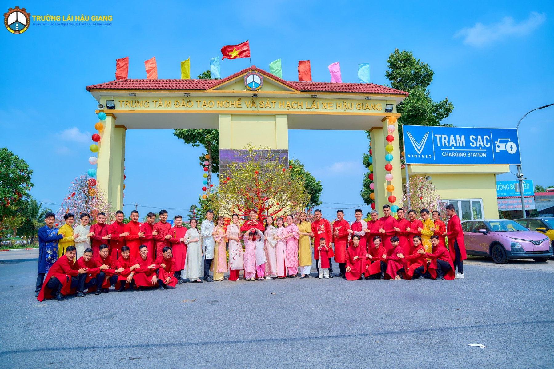 //www.truonglaihaugiang.vn/files/images/XUAN%202026%20CBNV%20CONG.jpg?v=1.0
